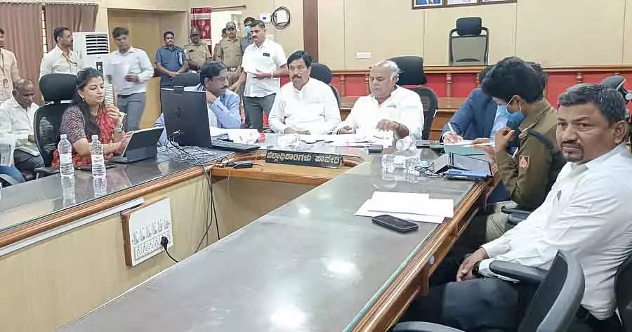 फसल नुकसान ₹ 28.84 करोड़ मंजूर: Minister Shivanand Patil फसल नुकसान ₹ 28.84 करोड़ मंजूर: Minister Shivanand Patil