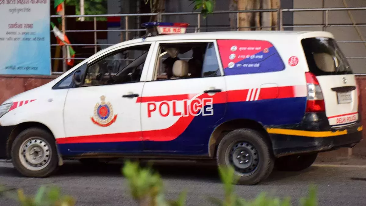 New Delhi: हत्या के संदिग्ध दो नाबालिग पुलिस के हिरासत में New Delhi: हत्या के संदिग्ध दो नाबालिग पुलिस के हिरासत में
