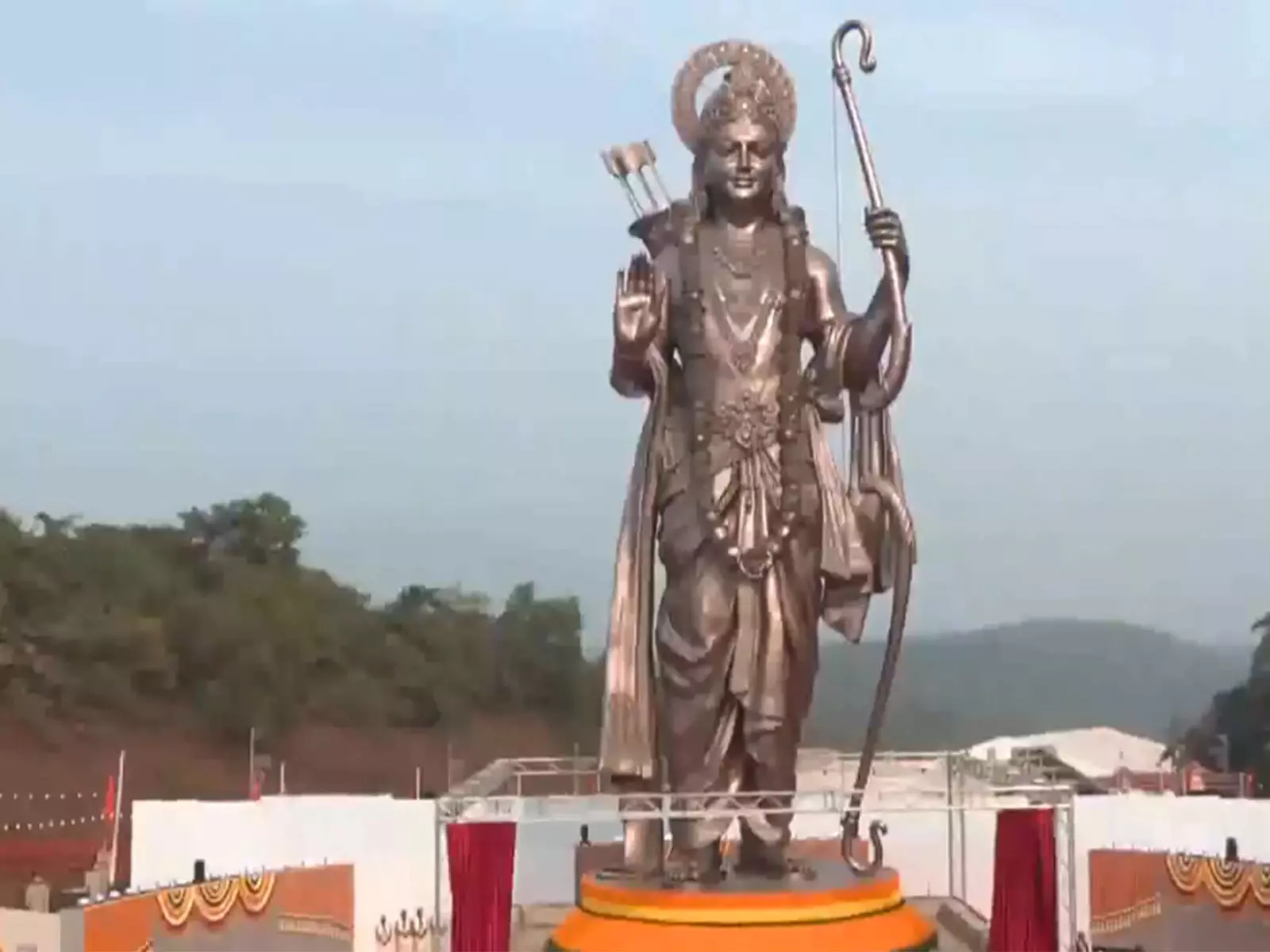 PM मोदी ने गोवा के कैनाकोना में 77 फुट ऊंची भगवान राम की कांस्य प्रतिमा का किया अनावरण PM मोदी ने गोवा के कैनाकोना में 77 फुट ऊंची भगवान राम की कांस्य प्रतिमा का किया अनावरण