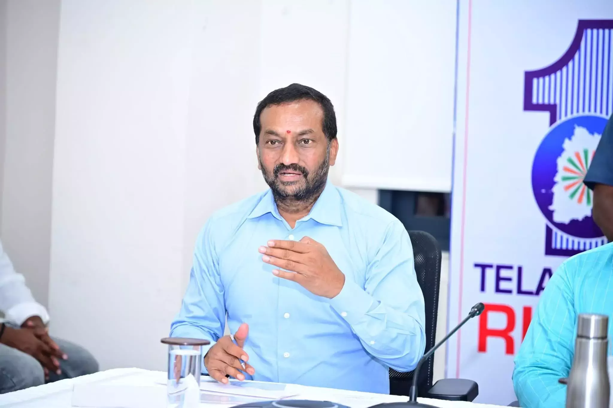 Telangana : मेडकैंप रघुनंदन ने न्यू पटनचेरू अस्पताल का नाम डॉ. किशन राव के नाम पर रखने का वादा किया Telangana : मेडकैंप रघुनंदन ने न्यू पटनचेरू अस्पताल का नाम डॉ. किशन राव के नाम पर रखने का वादा किया