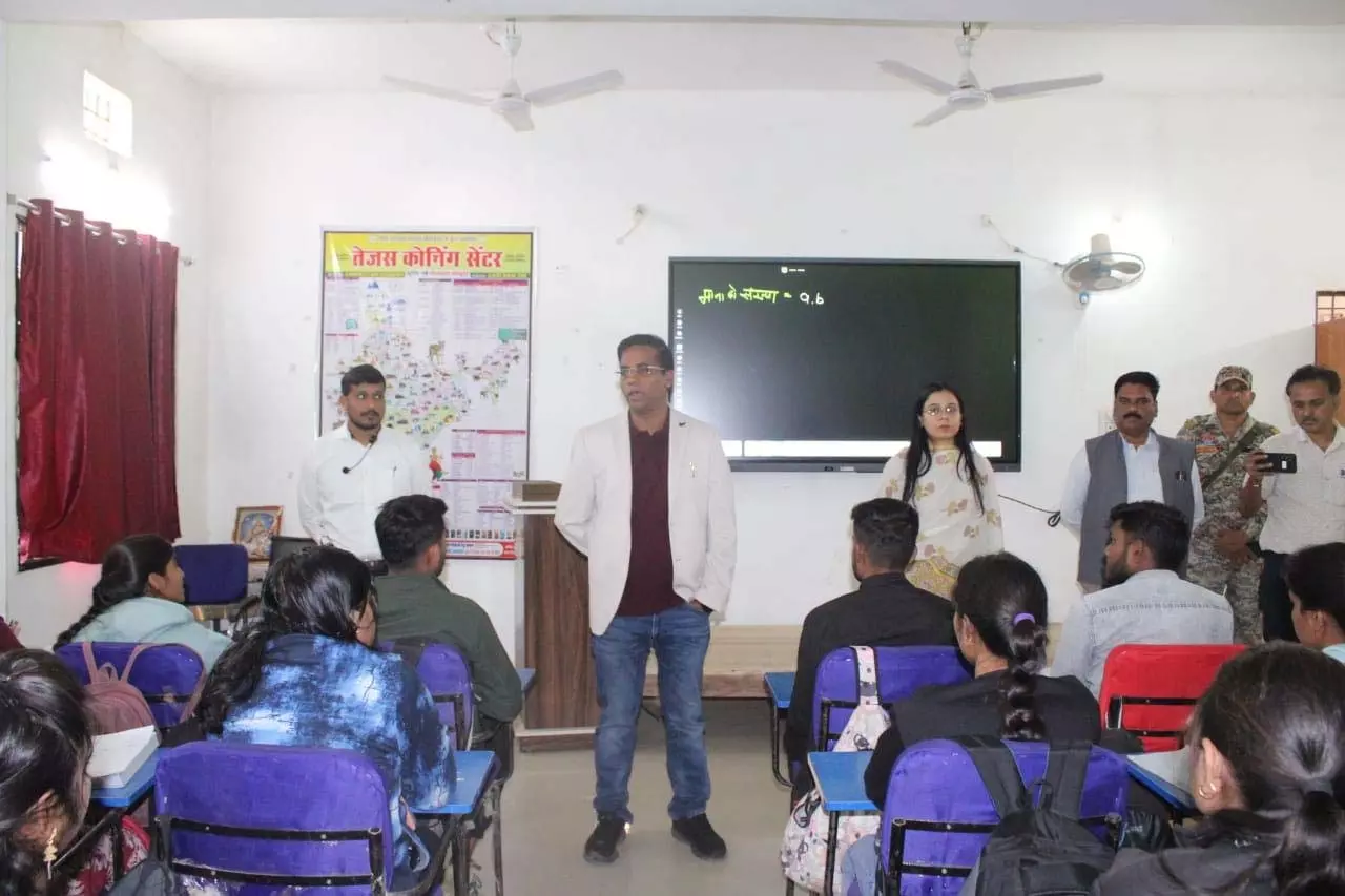 कलेक्टर ने पीएमश्री स्कूल का किया आकस्मिक निरीक्षण कलेक्टर ने पीएमश्री स्कूल का किया आकस्मिक निरीक्षण