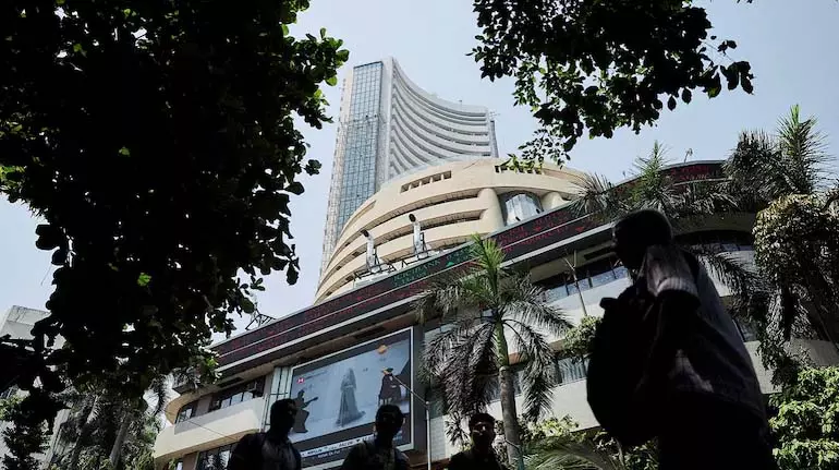 क्या सोमवार को मार्केट नई ऊंचाई पर पहुंचेगा क्योंकि Q2 GDP बढ़कर 8.2% हो गई है? क्या सोमवार को मार्केट नई ऊंचाई पर पहुंचेगा क्योंकि Q2 GDP बढ़कर 8.2% हो गई है?