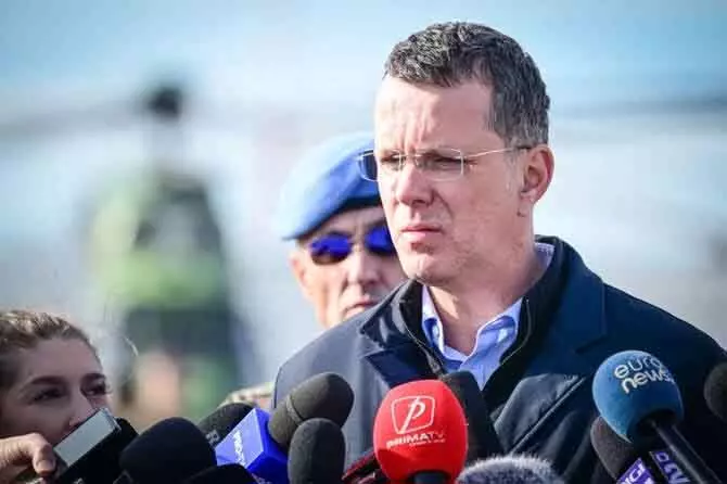 Romania के डिफेंस मिनिस्टर ने CV विवाद के बीच इस्तीफ़ा दिया Romania के डिफेंस मिनिस्टर ने CV विवाद के बीच इस्तीफ़ा दिया