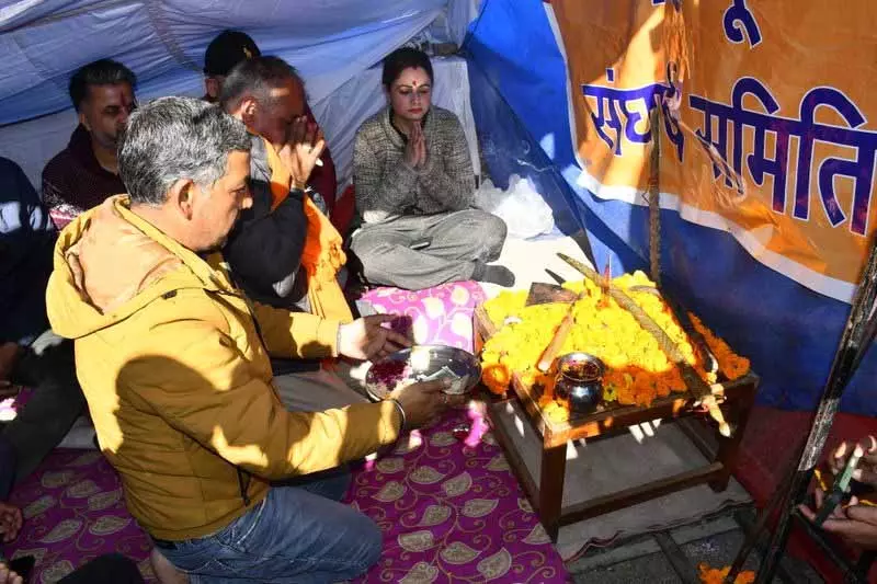 Sangharsh Samiti के कार्यकर्ताओं ने संजौली मस्जिद में खिलाड़ियों को पेश करने के खिलाफ चेतावनी दी Sangharsh Samiti के कार्यकर्ताओं ने संजौली मस्जिद में खिलाड़ियों को पेश करने के खिलाफ चेतावनी दी
