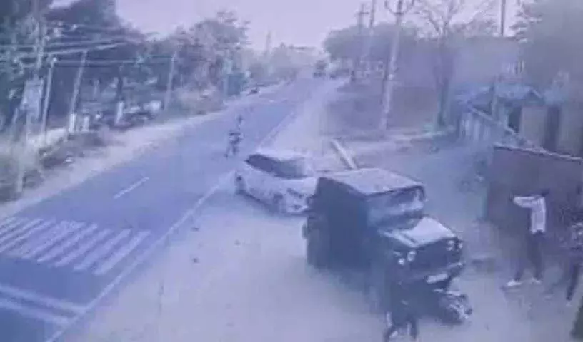 Rajasthan में गैंगवार.. बाइक ने गाड़ी को टक्कर मारी, फायरिंग Rajasthan में गैंगवार.. बाइक ने गाड़ी को टक्कर मारी, फायरिंग