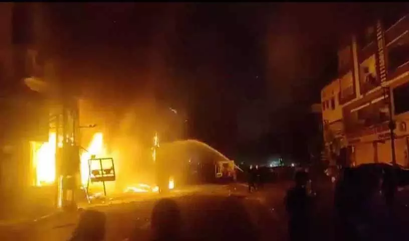 Hyderabad के लोगों ने शाहलिबंडा इलेक्ट्रॉनिक्स स्टोर में आग लगने के बाद सख्त फायर सेफ्टी की मांग की Hyderabad के लोगों ने शाहलिबंडा इलेक्ट्रॉनिक्स स्टोर में आग लगने के बाद सख्त फायर सेफ्टी की मांग की