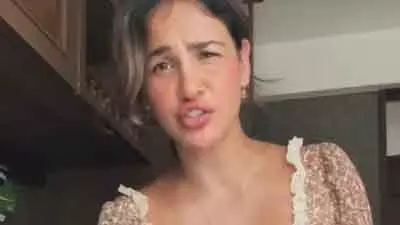 Ayesha Sharma पैपराज़ी में छाई, ब्लैक लुक में फैंस ने की तारीफ़ Ayesha Sharma पैपराज़ी में छाई, ब्लैक लुक में फैंस ने की तारीफ़