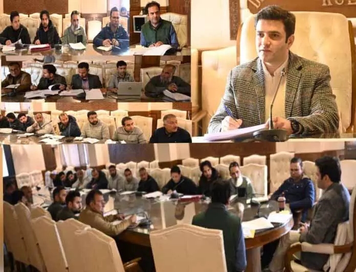 डीसी कुलगाम ने RDD सेक्टर का रिव्यू किया, काम समय पर पूरा करने पर ज़ोर दिया डीसी कुलगाम ने RDD सेक्टर का रिव्यू किया, काम समय पर पूरा करने पर ज़ोर दिया