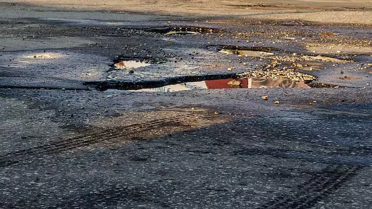 Banaras Road को ऊंचा किया जा रहा है, स्थानीय निवासी चिंतित Banaras Road को ऊंचा किया जा रहा है, स्थानीय निवासी चिंतित