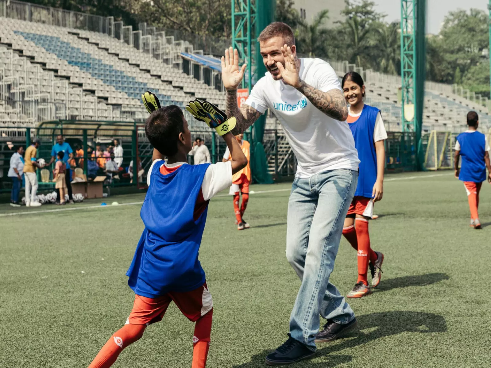 भारत में बच्चों से मिले UNICEF सद्भावना राजदूत सर डेविड बेकहम, समानता और अवसर बढ़ाने की बात कही भारत में बच्चों से मिले UNICEF सद्भावना राजदूत सर डेविड बेकहम, समानता और अवसर बढ़ाने की बात कही