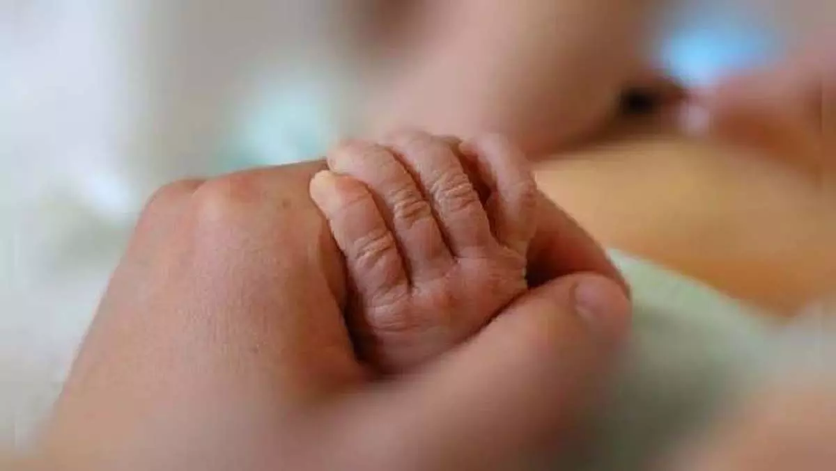 Hospital में बच्चे का शव बदला! आरामबाग मेडिकल में सनसनी Hospital में बच्चे का शव बदला! आरामबाग मेडिकल में सनसनी