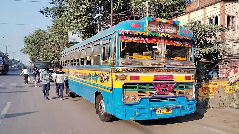 school जाते समय बस के पहियों के नीचे कुचला गया छात्र school जाते समय बस के पहियों के नीचे कुचला गया छात्र
