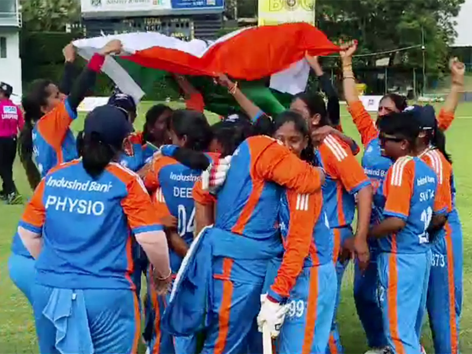 भारतीय महिला दृष्टिबाधित क्रिकेट टीम को ऐतिहासिक T20 विश्व कप जीत के लिए सम्मानित किया गया भारतीय महिला दृष्टिबाधित क्रिकेट टीम को ऐतिहासिक T20 विश्व कप जीत के लिए सम्मानित किया गया