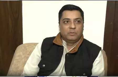 कांग्रेस की समीक्षा बैठक में बवाल, धमकी के आरोपों पर क्या बोले संजीव सिंह? कांग्रेस की समीक्षा बैठक में बवाल, धमकी के आरोपों पर क्या बोले संजीव सिंह?
