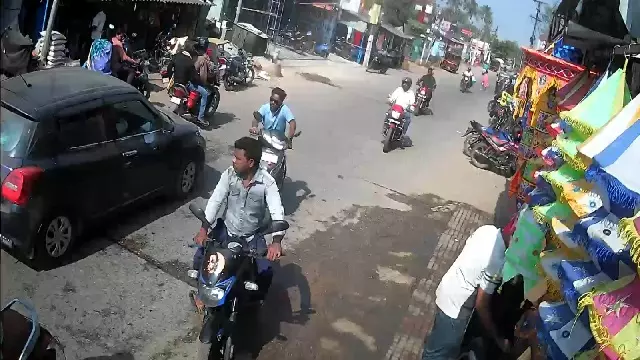 Puri: पिपिली में सिलसिलेवार दुर्घटनाएं, 4 की हालत गंभीर Puri: पिपिली में सिलसिलेवार दुर्घटनाएं, 4 की हालत गंभीर