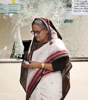 शेख हसीना और उनके परिवार ने भ्रष्टाचार मामलों को बताया राजनीतिक साजिश शेख हसीना और उनके परिवार ने भ्रष्टाचार मामलों को बताया राजनीतिक साजिश