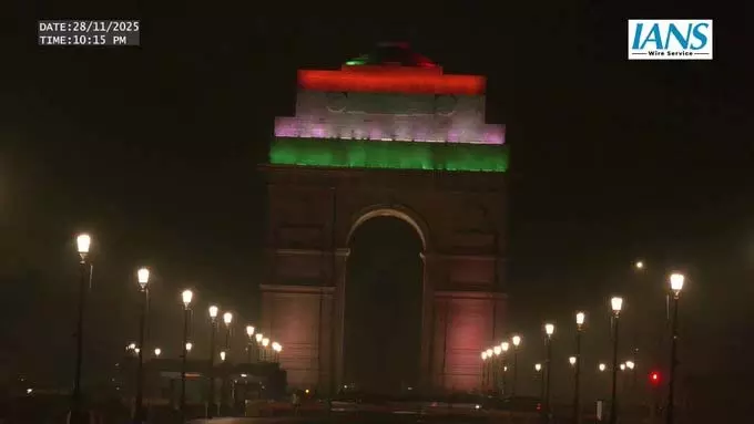 दिल्ली में सुबह का मौसम: इंडिया गेट और राष्ट्रपति भवन के आसपास हल्की कोहरे की चादर दिल्ली में सुबह का मौसम: इंडिया गेट और राष्ट्रपति भवन के आसपास हल्की कोहरे की चादर