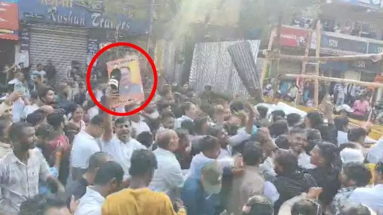 मुख्यमंत्री की तस्वीर के साथ अभद्रता पर कांग्रेस नेताओं पर FIR दर्ज मुख्यमंत्री की तस्वीर के साथ अभद्रता पर कांग्रेस नेताओं पर FIR दर्ज
