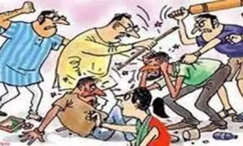Amethi: दावत में दो पक्षों के बीच जमकर मारपीट, तीन घायल