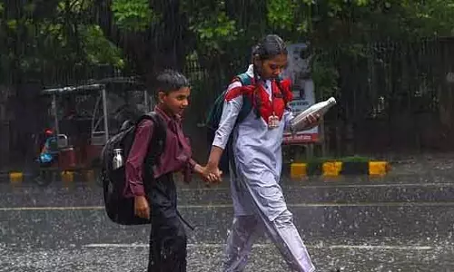 Cyclone Titwa: आज किन जिलों में स्कूल और कॉलेज बंद हैं?