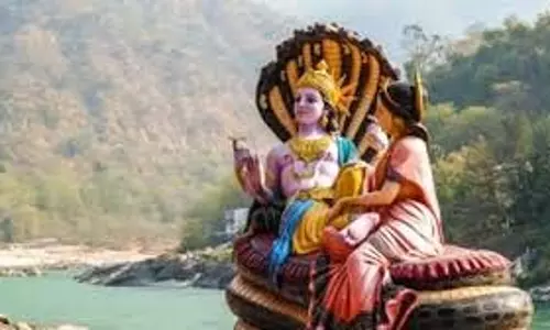 Mokshada Ekadashi 2025: मोक्षदा एकादशी पर करें मोरपंख के उपाय,बदलेगी किस्मत Mokshada Ekadashi 2025: मोक्षदा एकादशी पर करें मोरपंख के उपाय,बदलेगी किस्मत