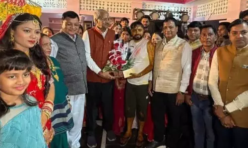 मंत्री लखन लाल देवांगन के बेटे की हल्दी रस्म में शामिल हुए MP बृजमोहन अग्रवाल मंत्री लखन लाल देवांगन के बेटे की हल्दी रस्म में शामिल हुए MP बृजमोहन अग्रवाल