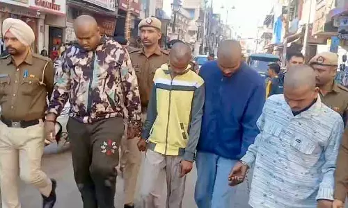 Ambala लड़की को परेशान करने के आरोप में 5 युवक पकड़े, बाजार में घुमाया गया