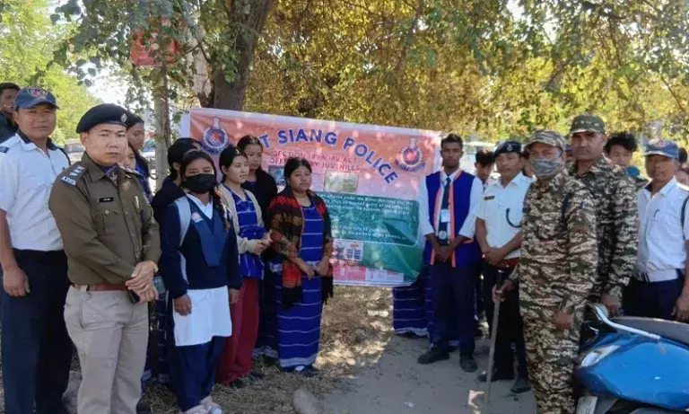 Arunachal: ईस्ट सियांग ट्रैफिक पुलिस ने पासीघाट में 31 नाबालिग ड्राइवरों को पकड़ा Arunachal: ईस्ट सियांग ट्रैफिक पुलिस ने पासीघाट में 31 नाबालिग ड्राइवरों को पकड़ा