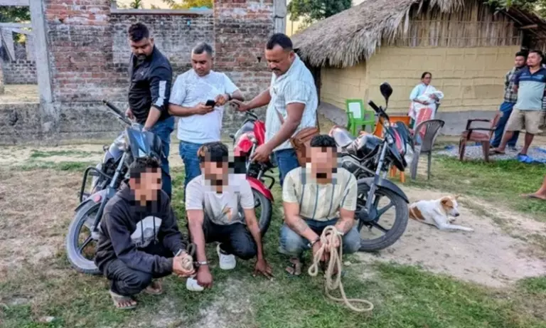 Assam में बाइक चोरी गिरोह पर शिकंजा, तिनसुकिया में तीन आरोपी गिरफ्तार Assam में बाइक चोरी गिरोह पर शिकंजा, तिनसुकिया में तीन आरोपी गिरफ्तार