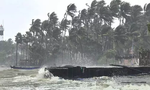Cyclone Ditwaha : पांडिचेरी सेंट्रल यूनिवर्सिटी ने सभी परीक्षाएं स्थगित कर दी