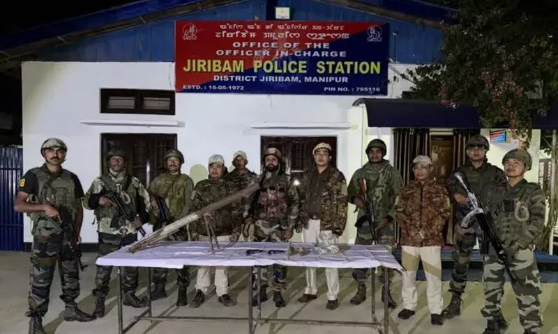 Manipur: सतर्कता से बची तबाही, विशेषज्ञ टीम ने IED को सुरक्षित रूप से हटाया Manipur: सतर्कता से बची तबाही, विशेषज्ञ टीम ने IED को सुरक्षित रूप से हटाया