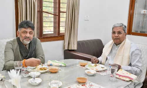 Karnataka: सिद्दारमैया ने डीके शिवकुमार के साथ किया ब्रेकफास्ट Karnataka: सिद्दारमैया ने डीके शिवकुमार के साथ किया ब्रेकफास्ट