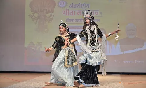 शांति के लिए स्वधर्म अपनाएं गीता महोत्सव में सिरसा University के वीसी शांति के लिए स्वधर्म अपनाएं गीता महोत्सव में सिरसा University के वीसी