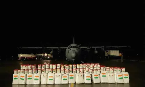 ऑपरेशन सागर बंधु: India ने Colombo को 12 टन मानवीय सहायता भेजी ऑपरेशन सागर बंधु: India ने Colombo को 12 टन मानवीय सहायता भेजी