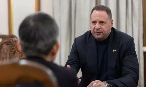 Ukraine ज़ेलेंस्की के घर पर भ्रष्टाचार छापे के बाद उनके चीफ़ ऑफ़ स्टाफ़ ने इस्तीफ़ा दिया