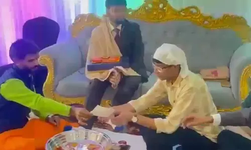 Baghpat: दूल्हे ने 21 लाख का चेक लौटाकर दिखाया नैतिक उदाहरण Baghpat: दूल्हे ने 21 लाख का चेक लौटाकर दिखाया नैतिक उदाहरण
