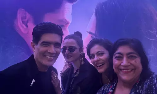 Gurinder Chadha ने मुंबई पहुंचते ही रेखा और काजोल से की खास मुलाकात Gurinder Chadha ने मुंबई पहुंचते ही रेखा और काजोल से की खास मुलाकात