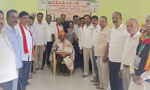 Kanakapura : नेगिला योगी समाज सेवा ट्रस्ट ऑफिस में कर्नाटक राज्योत्सव
