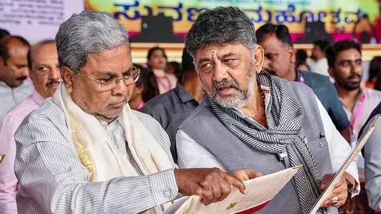 Eye on 2028: शिवकुमार के साथ तनातनी के बीच प्रेस मीट में सिद्धारमैया Eye on 2028: शिवकुमार के साथ तनातनी के बीच प्रेस मीट में सिद्धारमैया