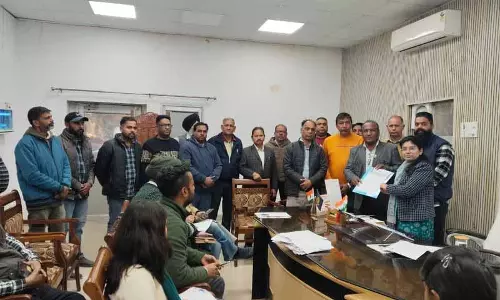 कर्मचारी महासंघ ने OPS और आरक्षण की अधूरी मांगों को लेकर मुख्यमंत्री को ज्ञापन सौंपा कर्मचारी महासंघ ने OPS और आरक्षण की अधूरी मांगों को लेकर मुख्यमंत्री को ज्ञापन सौंपा