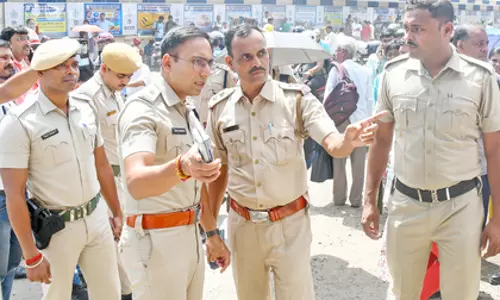 SIR नतीजों की आशंका: बंगाल पुलिस ने ड्राफ्ट लिस्ट से पहले सुरक्षा बढ़ाई SIR नतीजों की आशंका: बंगाल पुलिस ने ड्राफ्ट लिस्ट से पहले सुरक्षा बढ़ाई
