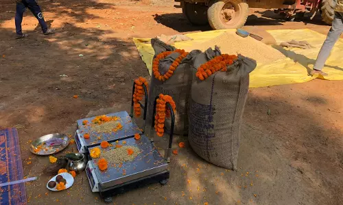 धान खरीदी केन्द्र में किसानों की सुविधा को सर्वाेच्च प्राथमिकता : संतोष यादव धान खरीदी केन्द्र में किसानों की सुविधा को सर्वाेच्च प्राथमिकता : संतोष यादव