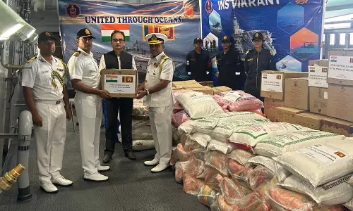 पड़ोसी पहले की नीति के लिए प्रतिबद्ध, भारत ने श्रीलंका को मानवीय सहायता पहुंचाई पड़ोसी पहले की नीति के लिए प्रतिबद्ध, भारत ने श्रीलंका को मानवीय सहायता पहुंचाई