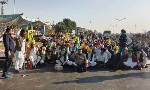 किसानों ने Jalandhar-Pathankot राष्ट्रीय राजमार्ग को अवरुद्ध कर दिया