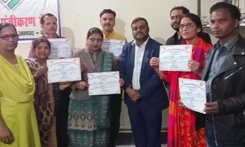 Bareilly: छह बीएलओ की कार्यकुशलता पर एसडीएम ने दिया सम्मान Bareilly: छह बीएलओ की कार्यकुशलता पर एसडीएम ने दिया सम्मान