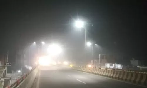 Bareilly: खराब स्ट्रीट लाइट और अधूरे नाले से शहर में जाम की स्थिति