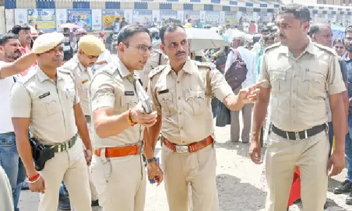 SIR ड्राफ्ट लिस्ट से पहले हालात संभालने को पुलिस ने फैसले कड़े किए SIR ड्राफ्ट लिस्ट से पहले हालात संभालने को पुलिस ने फैसले कड़े किए