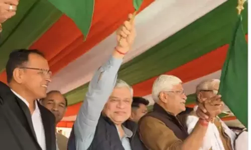 Ashwini Vaishnav ने दिल्ली-जैसलमेर स्वर्णनगरी एक्सप्रेस को हरी झंडी दिखाई Ashwini Vaishnav ने दिल्ली-जैसलमेर स्वर्णनगरी एक्सप्रेस को हरी झंडी दिखाई