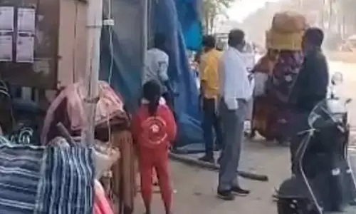 स्कूल के सामने से अतिक्रमण हटाए गए, एसडीएम ने चलवाया बुल्डोजर