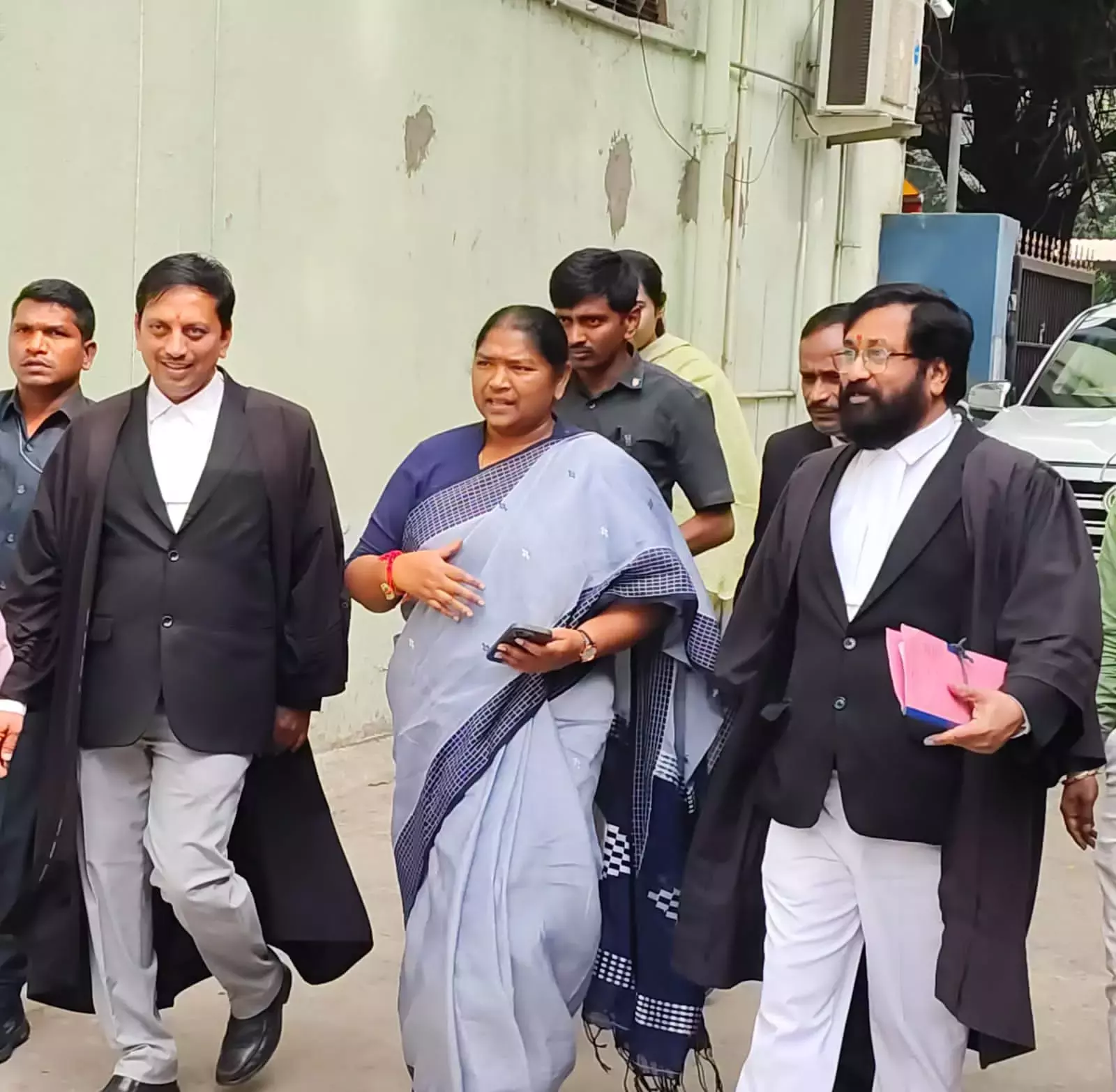 Telangana :  सीथक्का 2021 में कोविड के दौरान विरोध प्रदर्शन करने के लिए दर्ज मामले में कोर्ट में पेश हुईं